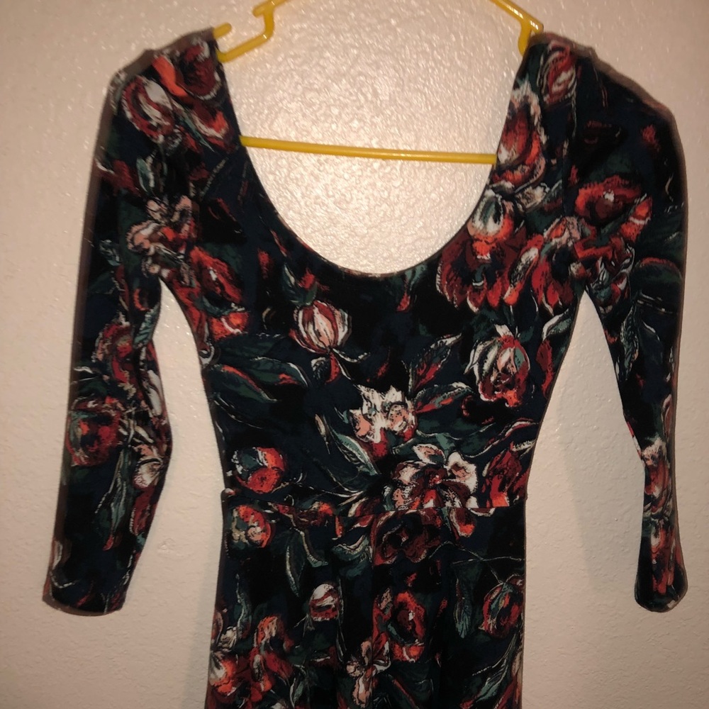 Desss - Picture 2 of 2